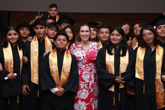 Atenea Gómez Ricalde acompaña como madrina de honor a la XII Generación del Colegio de Bachilleres Plantel Ciudad Mujeres