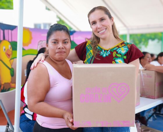 Gobierno de Atenea Gómez Ricalde continúa con la entrega de apoyos alimentarios en Isla Mujeres