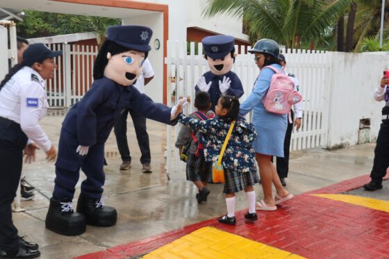 Inician clases de forma segura y ordenada más de 4 mil estudiantes en Isla Mujeres