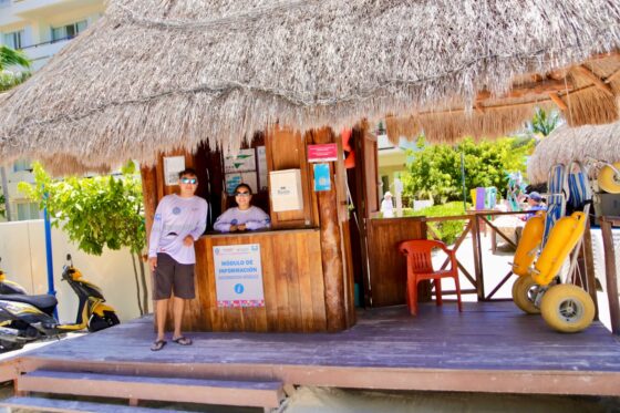 Gobierno de Isla Mujeres refuerza atención turística con módulos de información en Playa Norte y Playa Centro