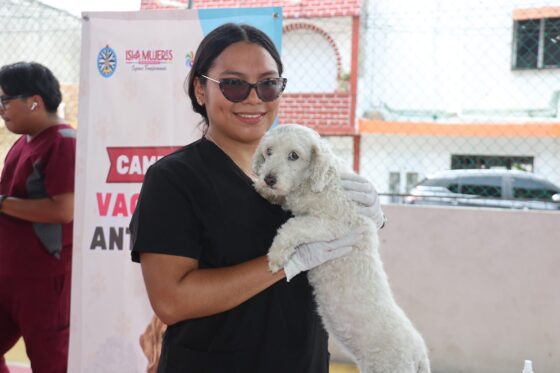 Atenea Gómez impulsa el cuidado de perros y gatos con campaña gratuita de vacunación antirrábica