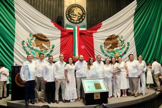 Isla Mujeres se suma a la conmemoración del 52 aniversario de Quintana Roo como Estado Libre y Soberano